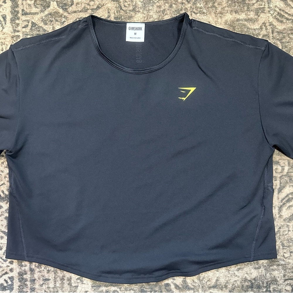 Women’s Gymshark Black Cropped Workout Tee • size medium • Black with yellow